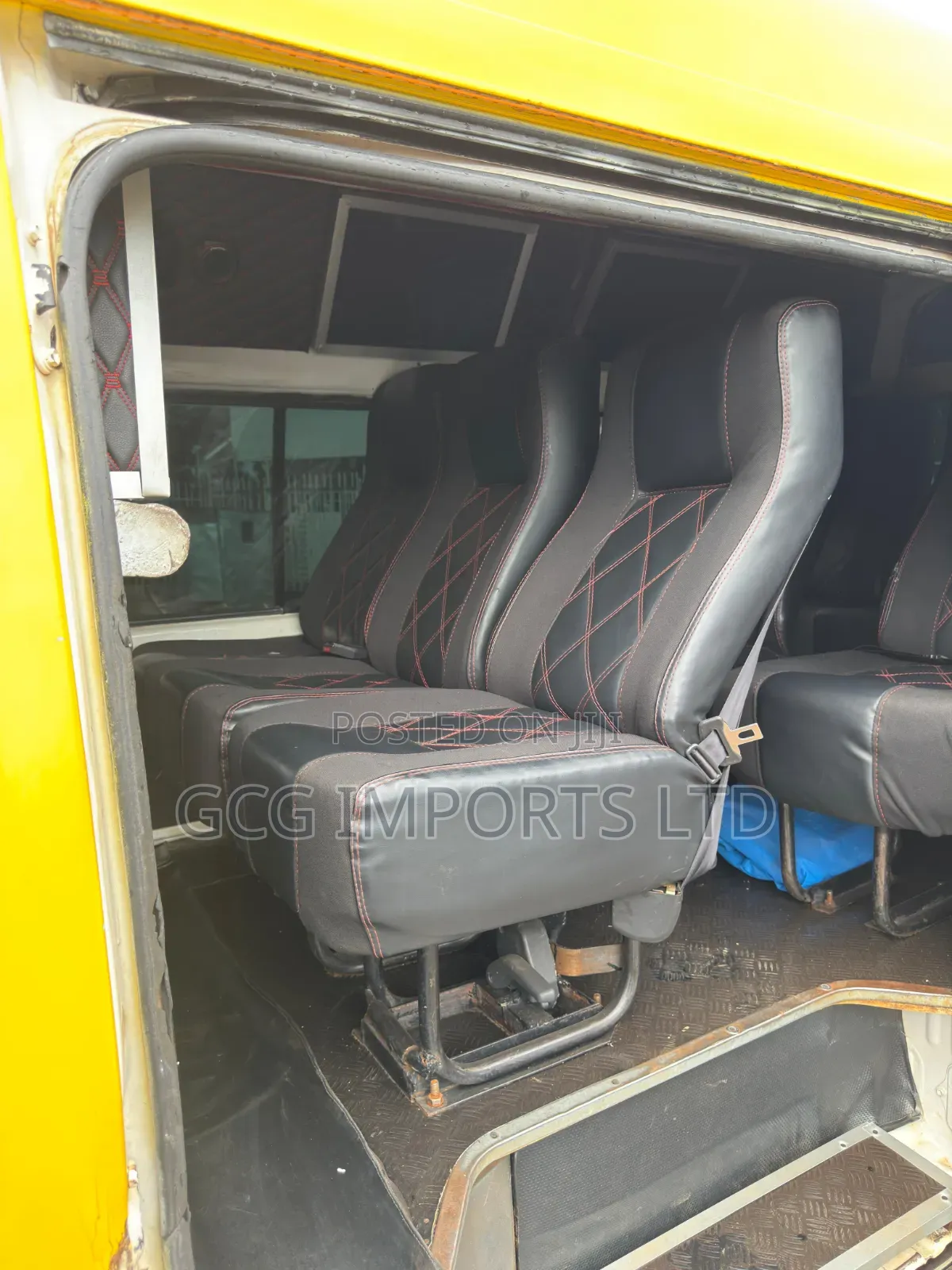 Toyota HiAce 2004 Yellow