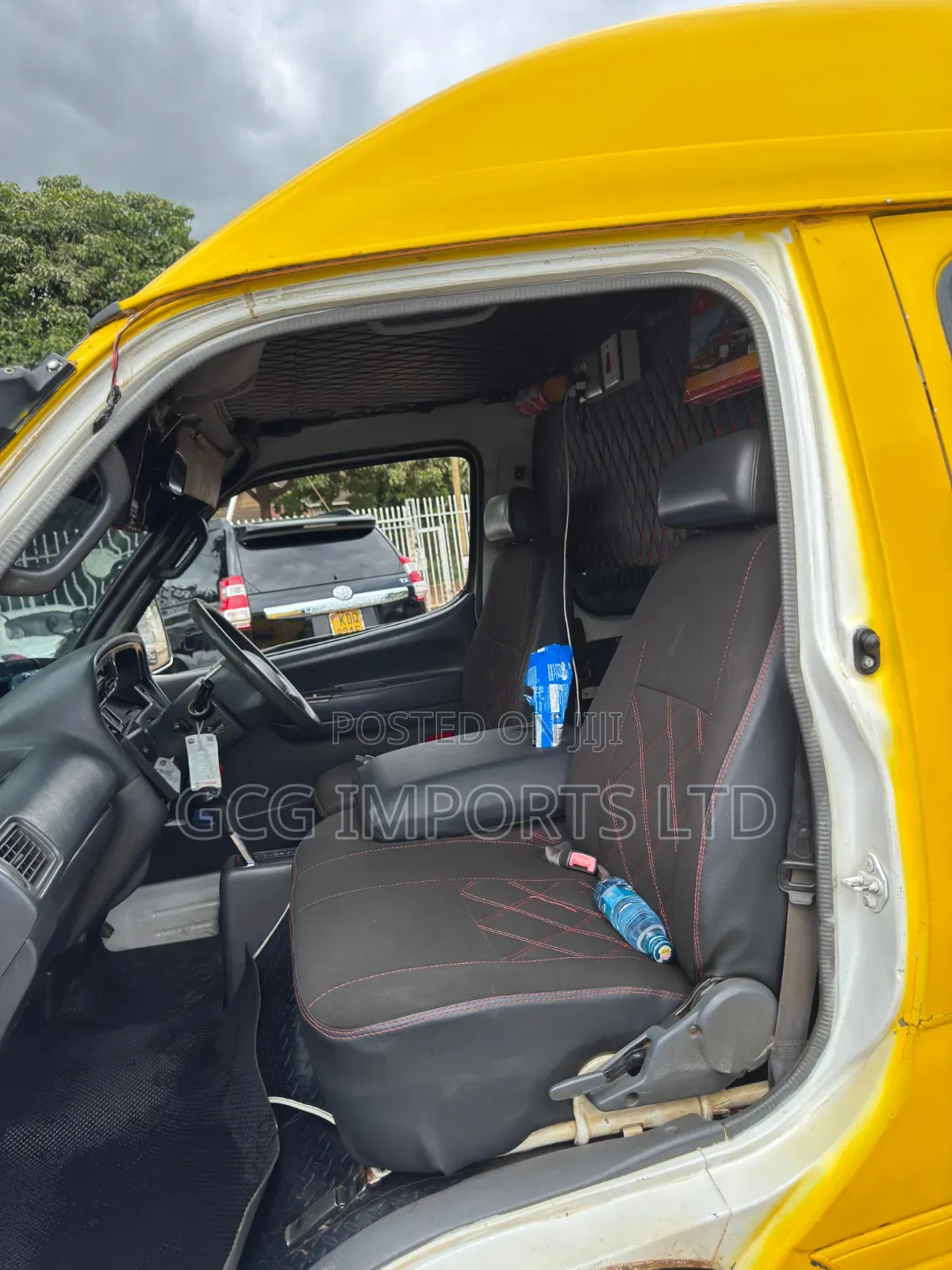 Toyota HiAce 2004 Yellow