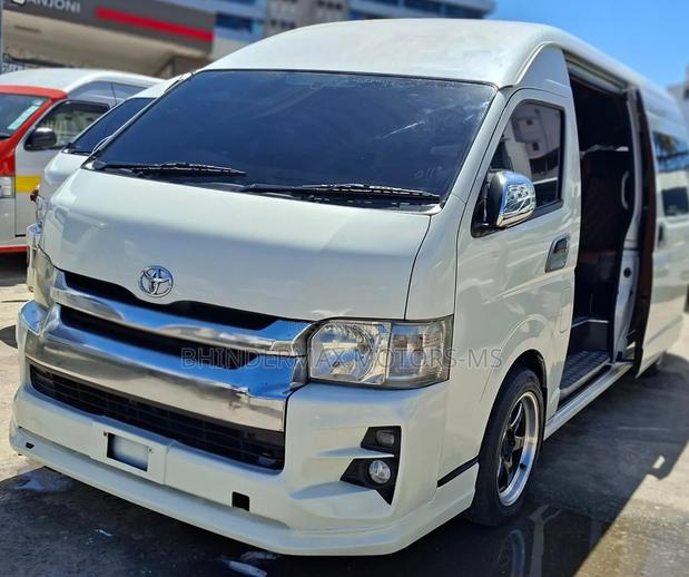 Toyota HiAce 2019 White
