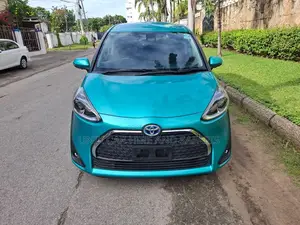 Toyota Sienta 1.5 Hybrid FWD 2019 Green
