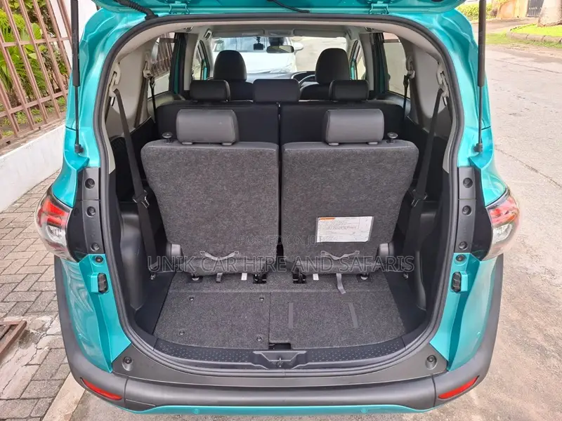 Toyota Sienta 1.5 Hybrid FWD 2019 Green