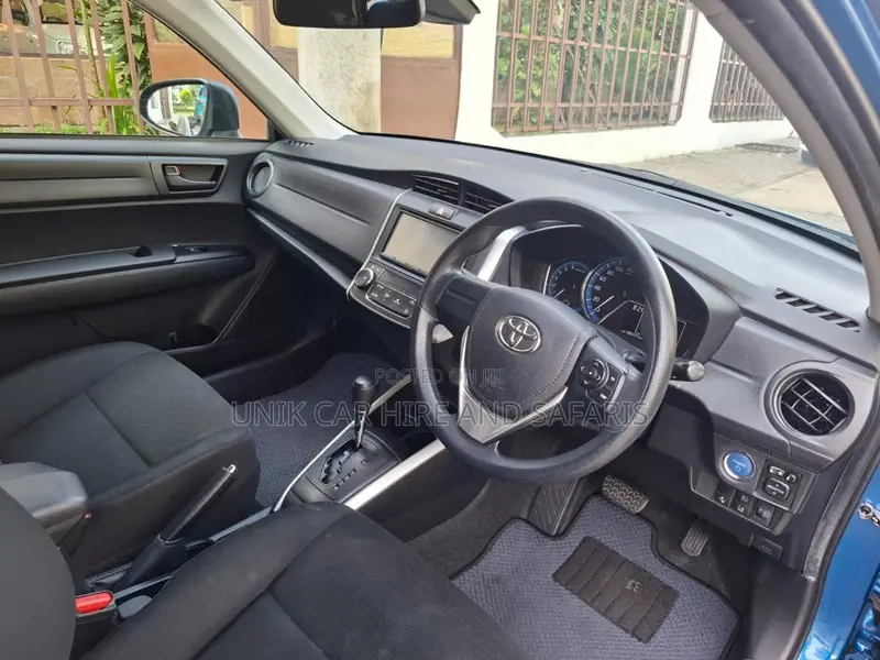 Toyota Corolla Fielder 1.5 Hybrid FWD 2020 Blue