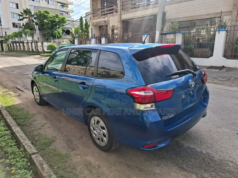 Toyota Corolla Fielder 1.5 Hybrid FWD 2020 Blue