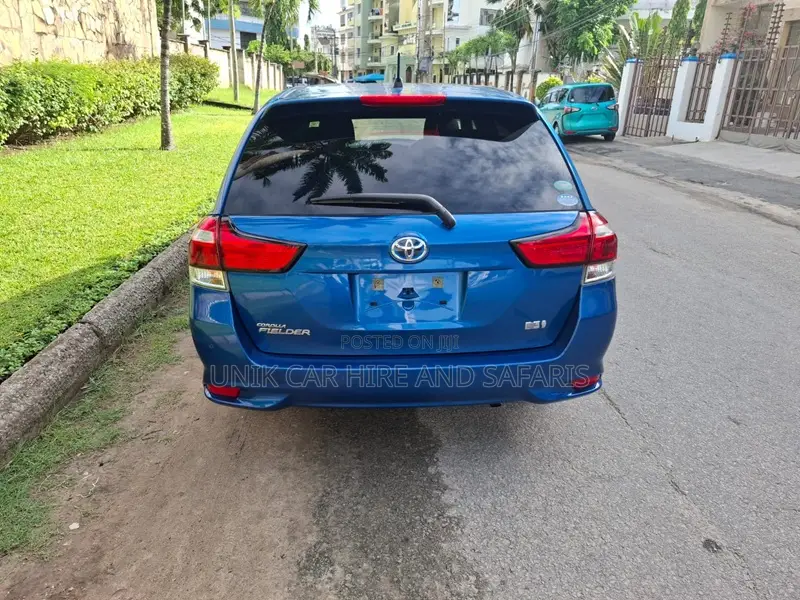 Toyota Corolla Fielder 1.5 Hybrid FWD 2020 Blue
