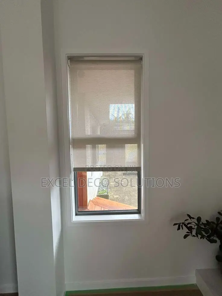 Sunscreen Roller Blinds – Professional Window Solutions for Offices
