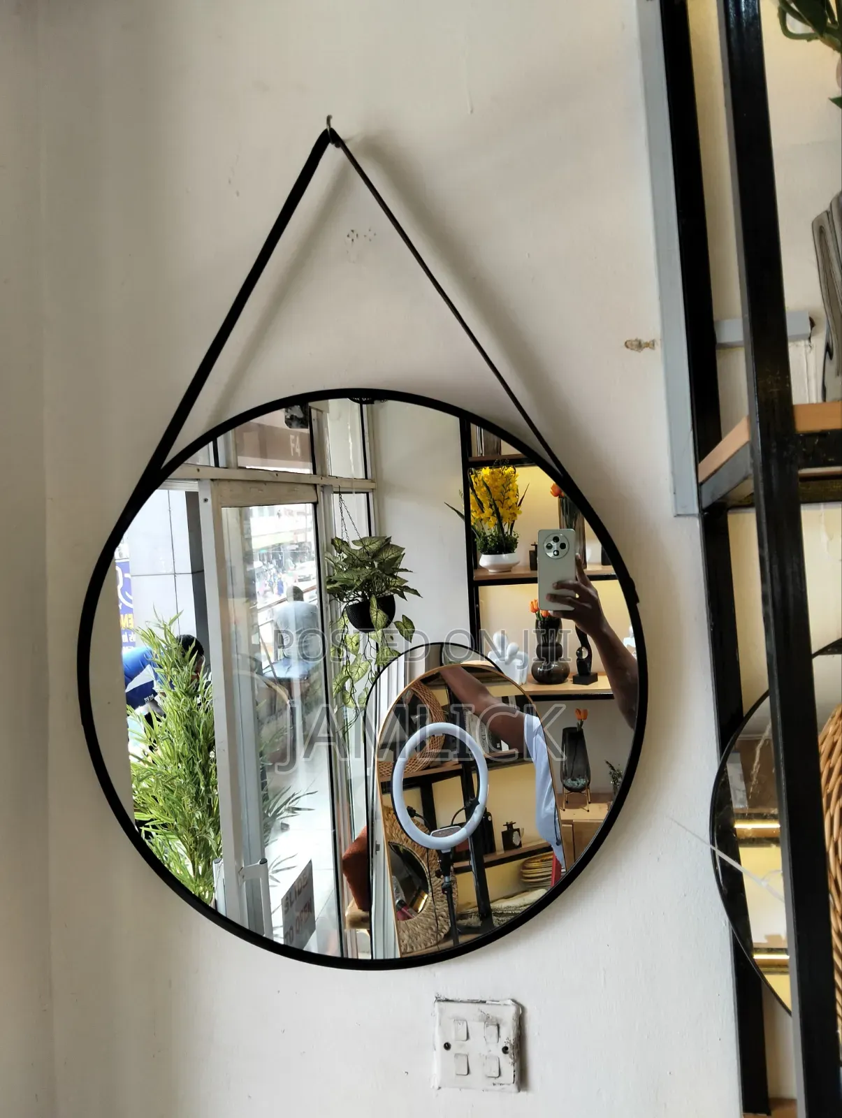 60cm Minimalist Nordic Round Decorative Mirror With Leather Strap
- Pl