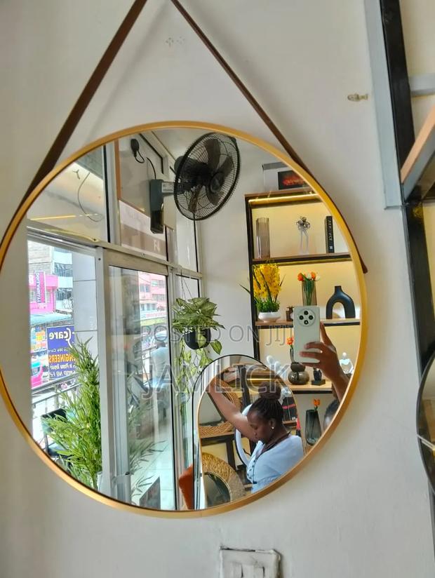 60cm Minimalist Nordic Round Decorative Mirror With Leather Strap
- Pl - thumbnail 2