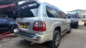 Toyota Land Cruiser 2005 Gray