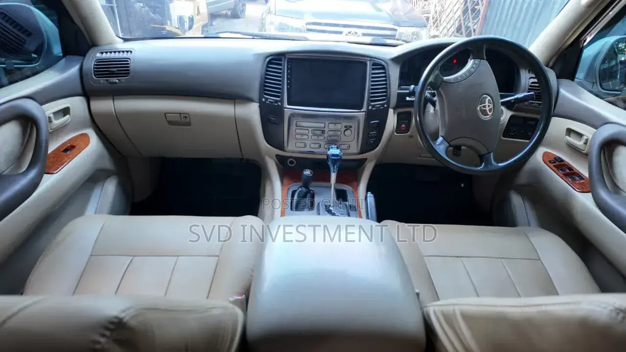 Toyota Land Cruiser 2005 Gray