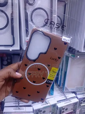Samsung Galaxy S26 Ultra Brown "Lucky" Heart-Print Magsafe Cover