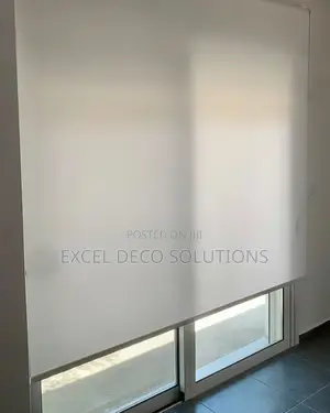 Sunscreen Roller Blinds – Keep Your Office Bright and Comfortable