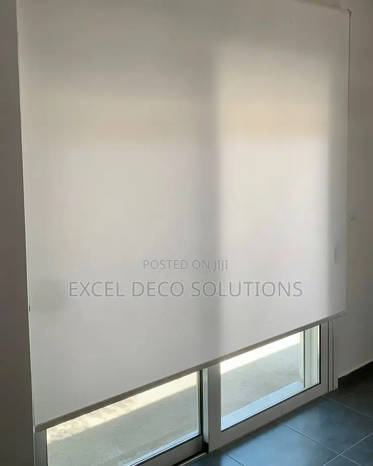 Sunscreen Roller Blinds – Keep Your Office Bright and Comfortable