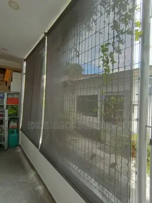 Sunscreen Roller Blinds – Modern Blinds for Heat Reduction and Privacy