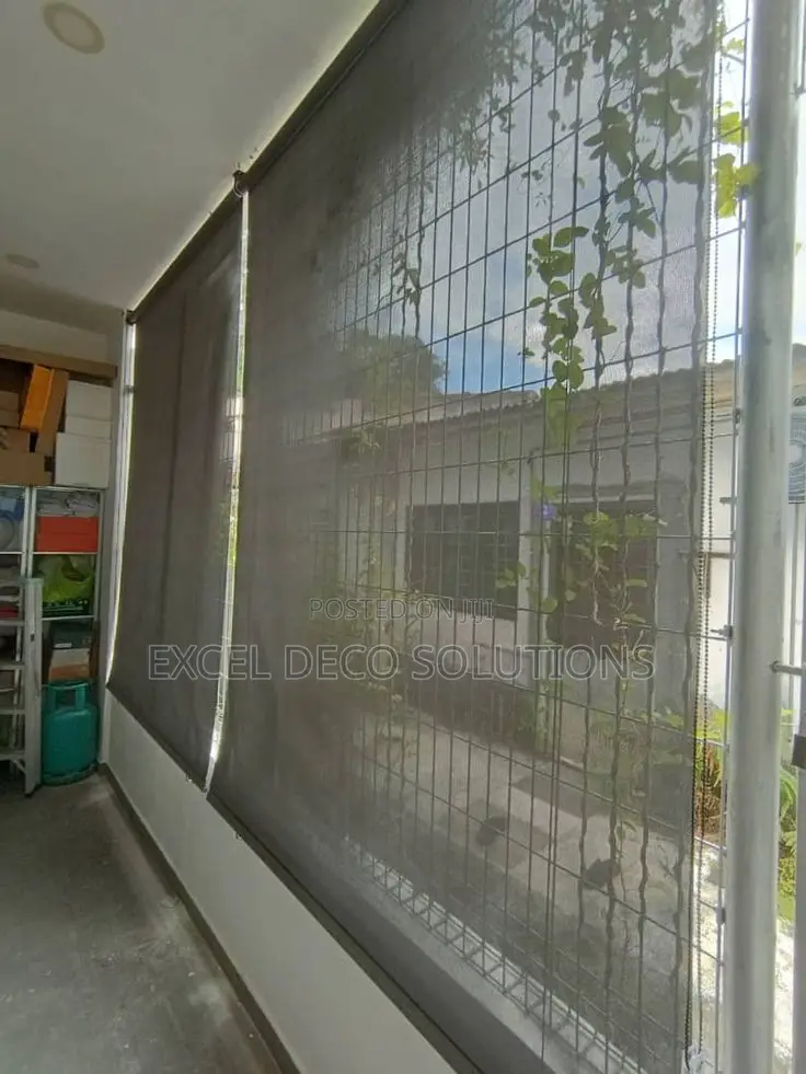 Sunscreen Roller Blinds – Modern Blinds for Heat Reduction and Privacy
