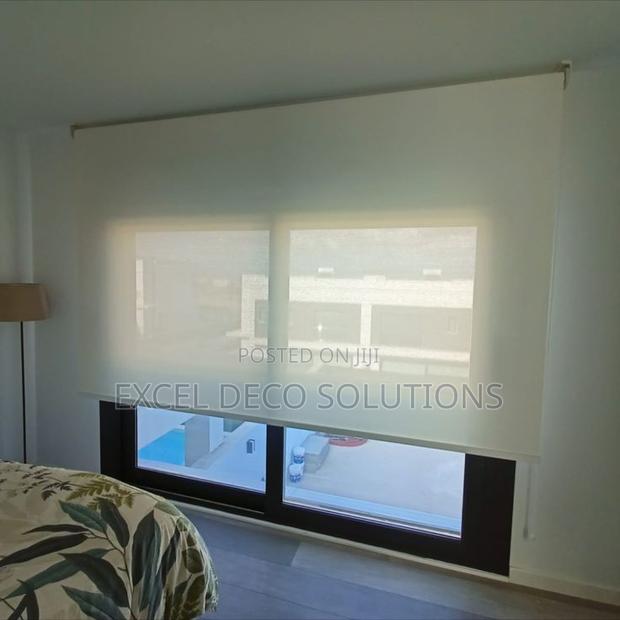 Sunscreen Roller Blinds – Daytime Visibility With Enhanced Comfort