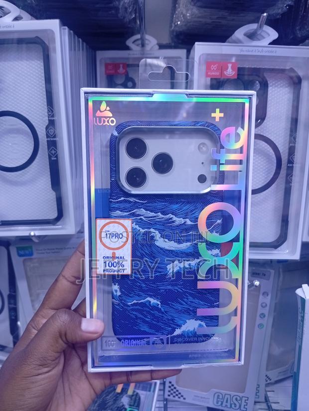 iPhone 17 Pro Wave Pattern Design Cover