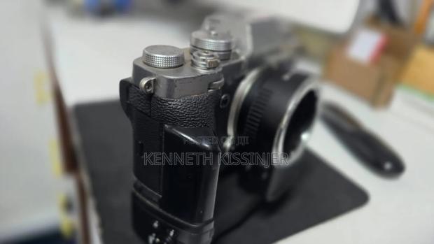 Fujifilm Xt3 With 3 Batteries Grip, Fuji to Canon Nikon Lens Adapter