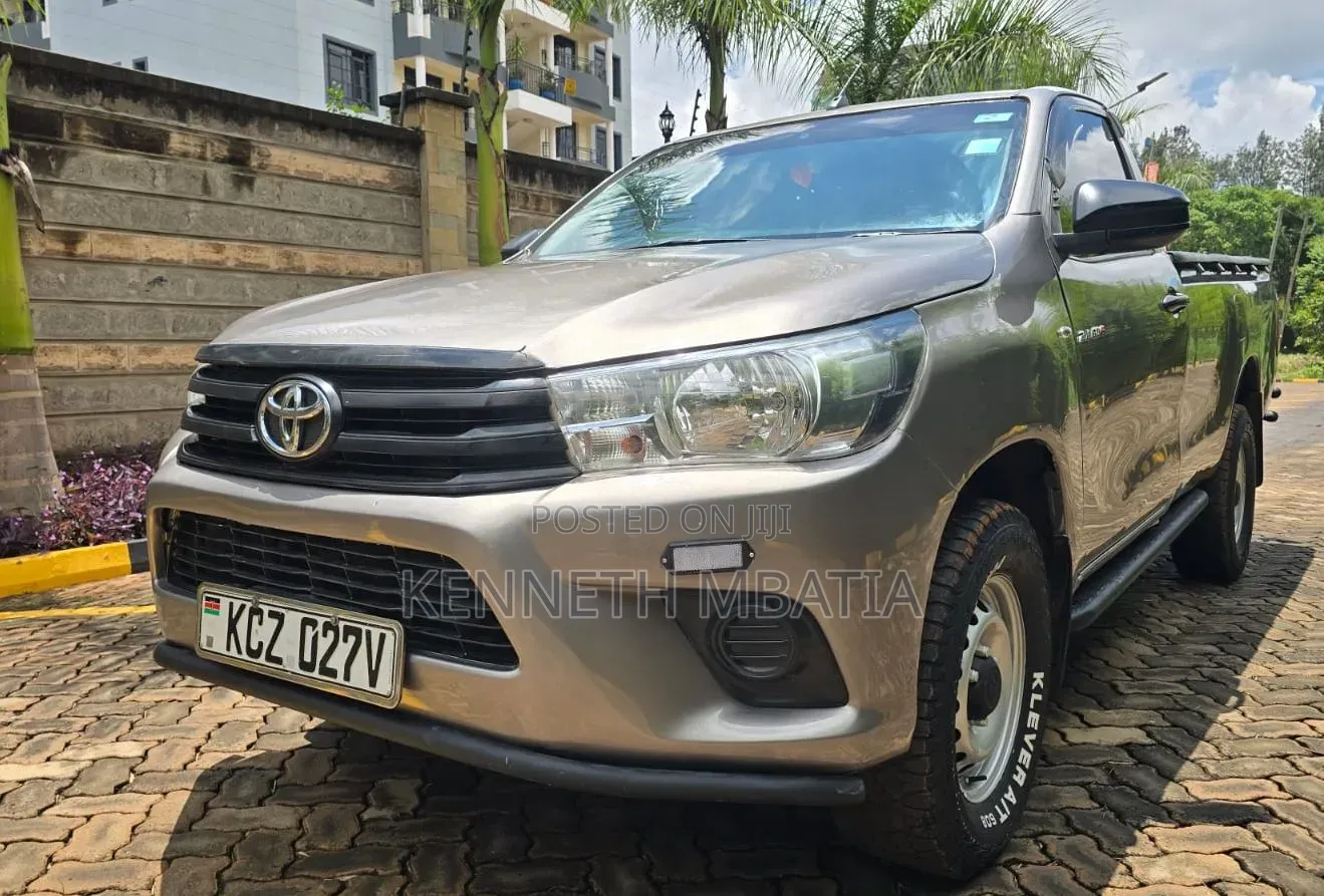 Toyota Hilux 2020 Gray
