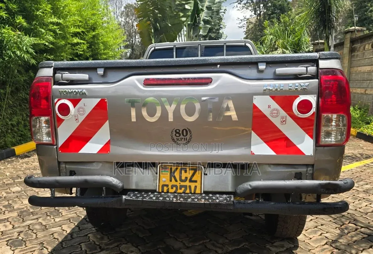 Toyota Hilux 2020 Gray