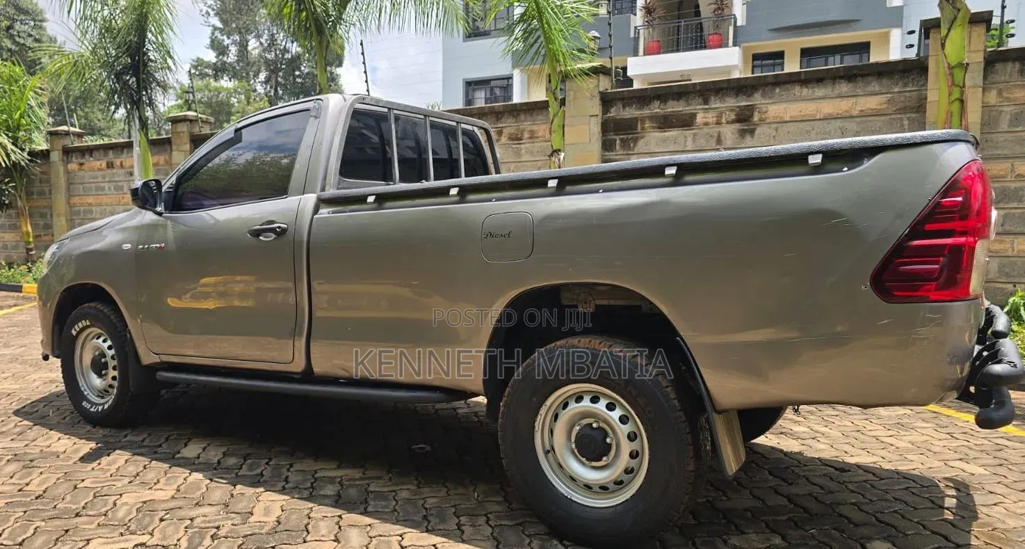 Toyota Hilux 2020 Gray