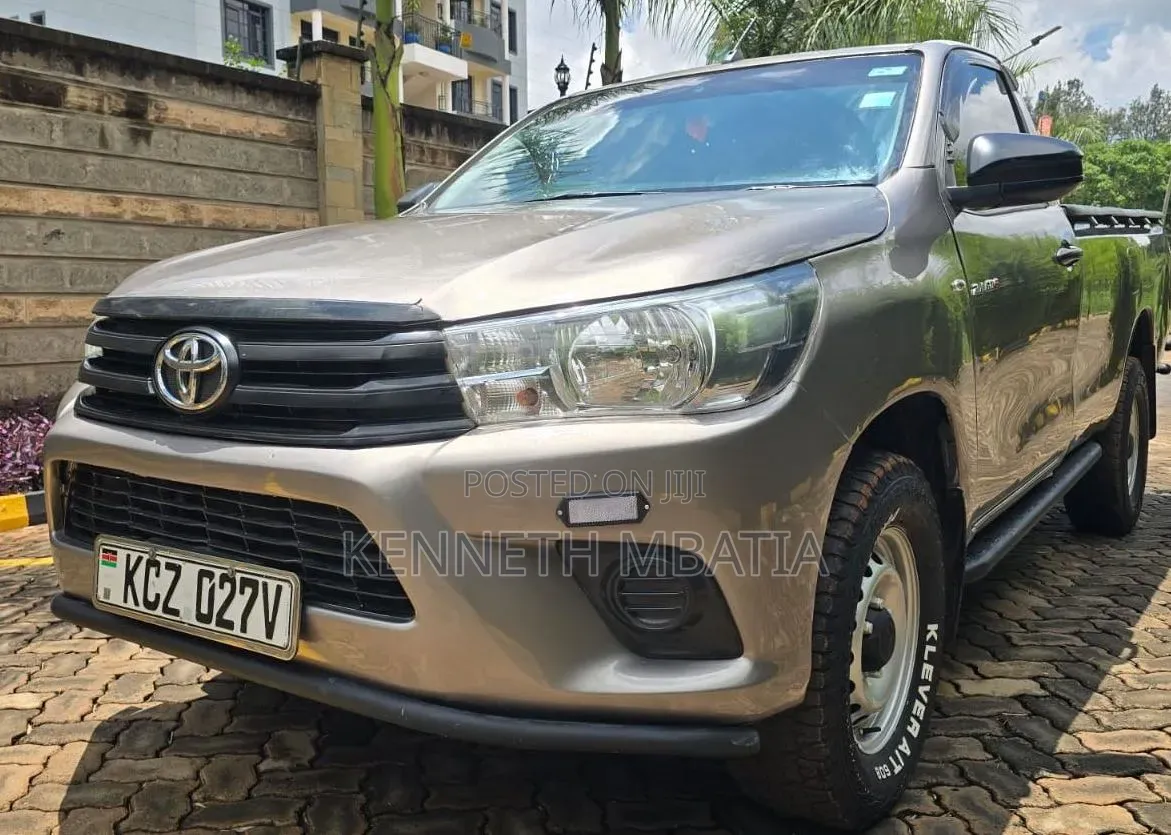 Toyota Hilux 2020 Gray