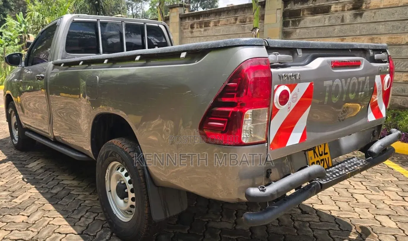 Toyota Hilux 2020 Gray