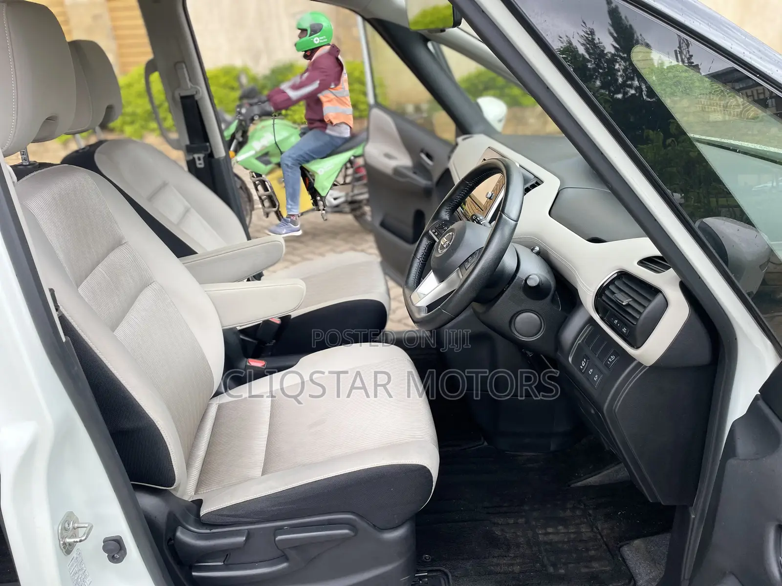 Nissan Serena 2019 White
