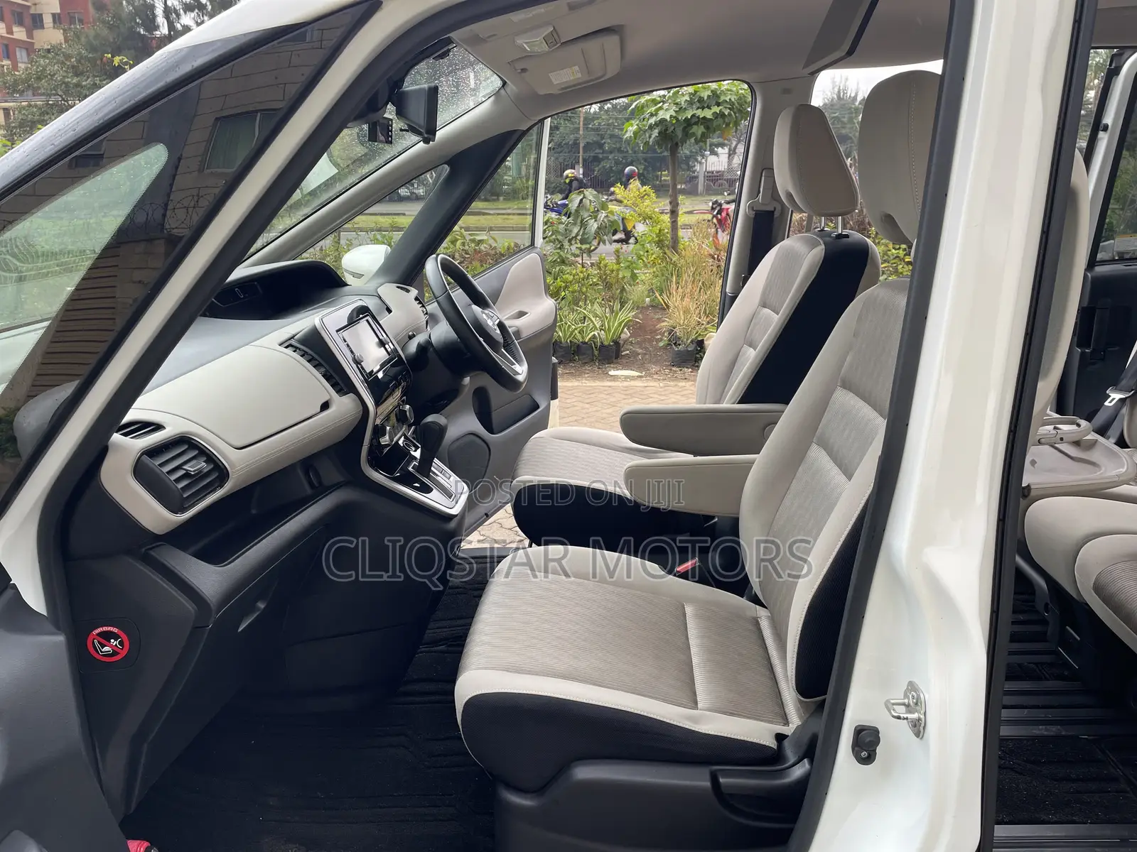 Nissan Serena 2019 White