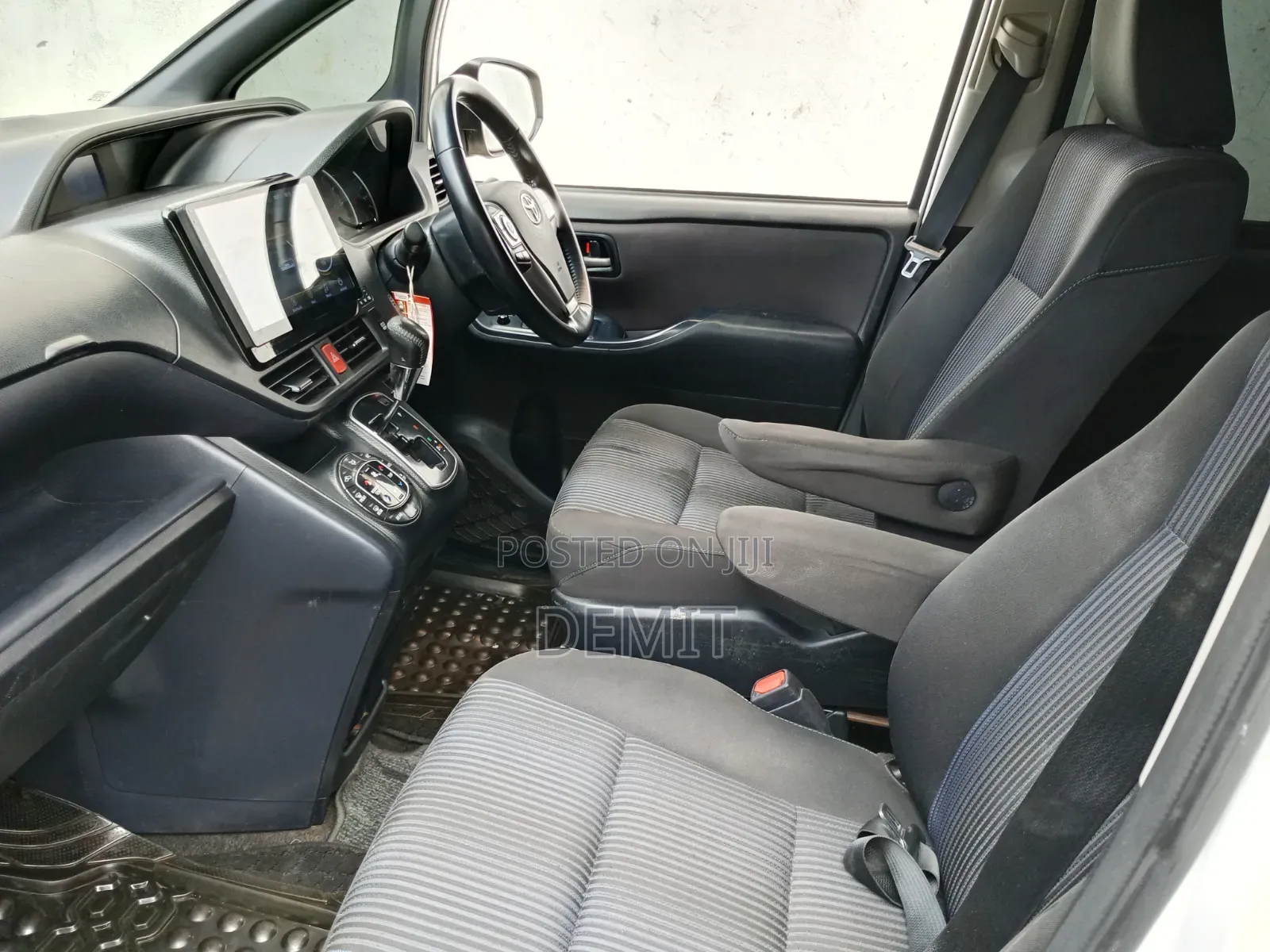 Toyota Voxy 2015 White