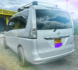 Nissan Serena 2014 Silver