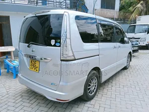 Nissan Serena 2014 Silver