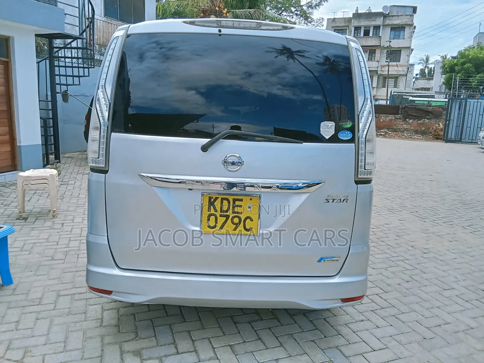 Nissan Serena 2014 Silver