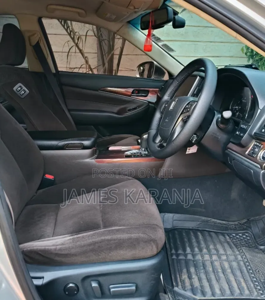Toyota Crown 2014 Silver