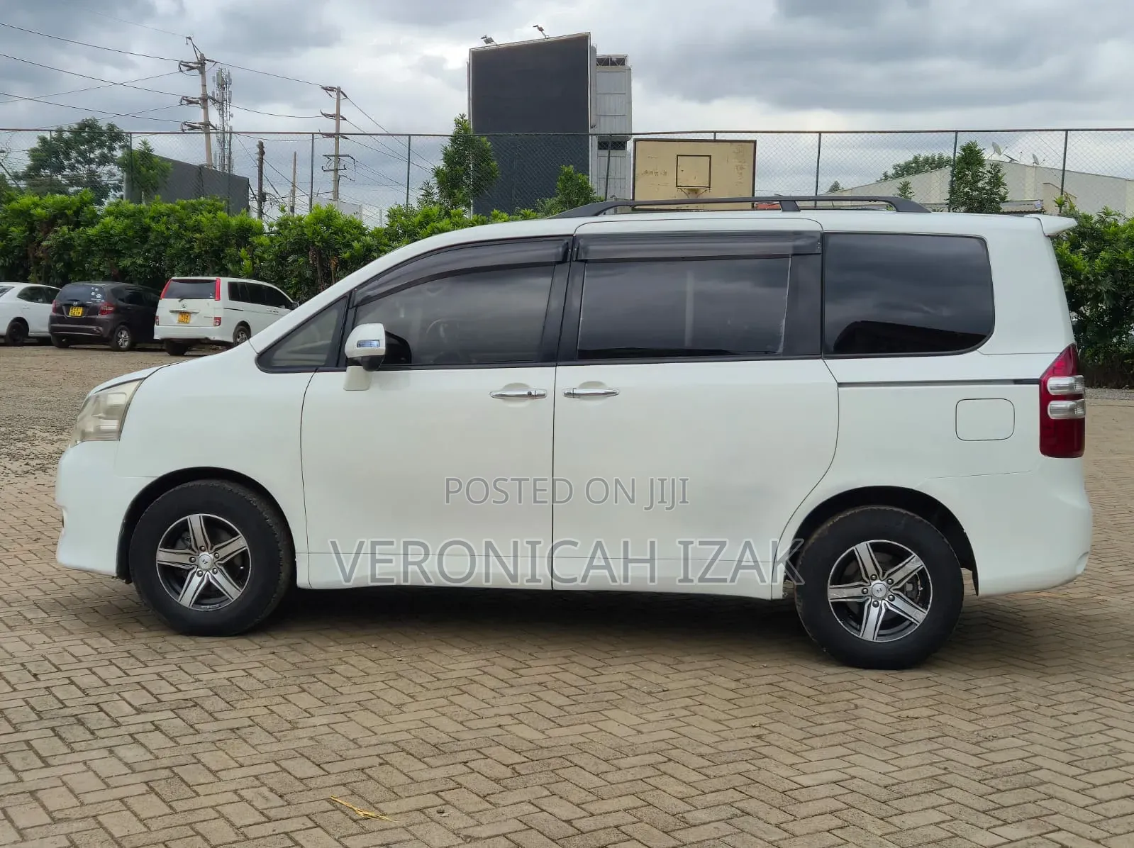 Toyota Noah 2011 White