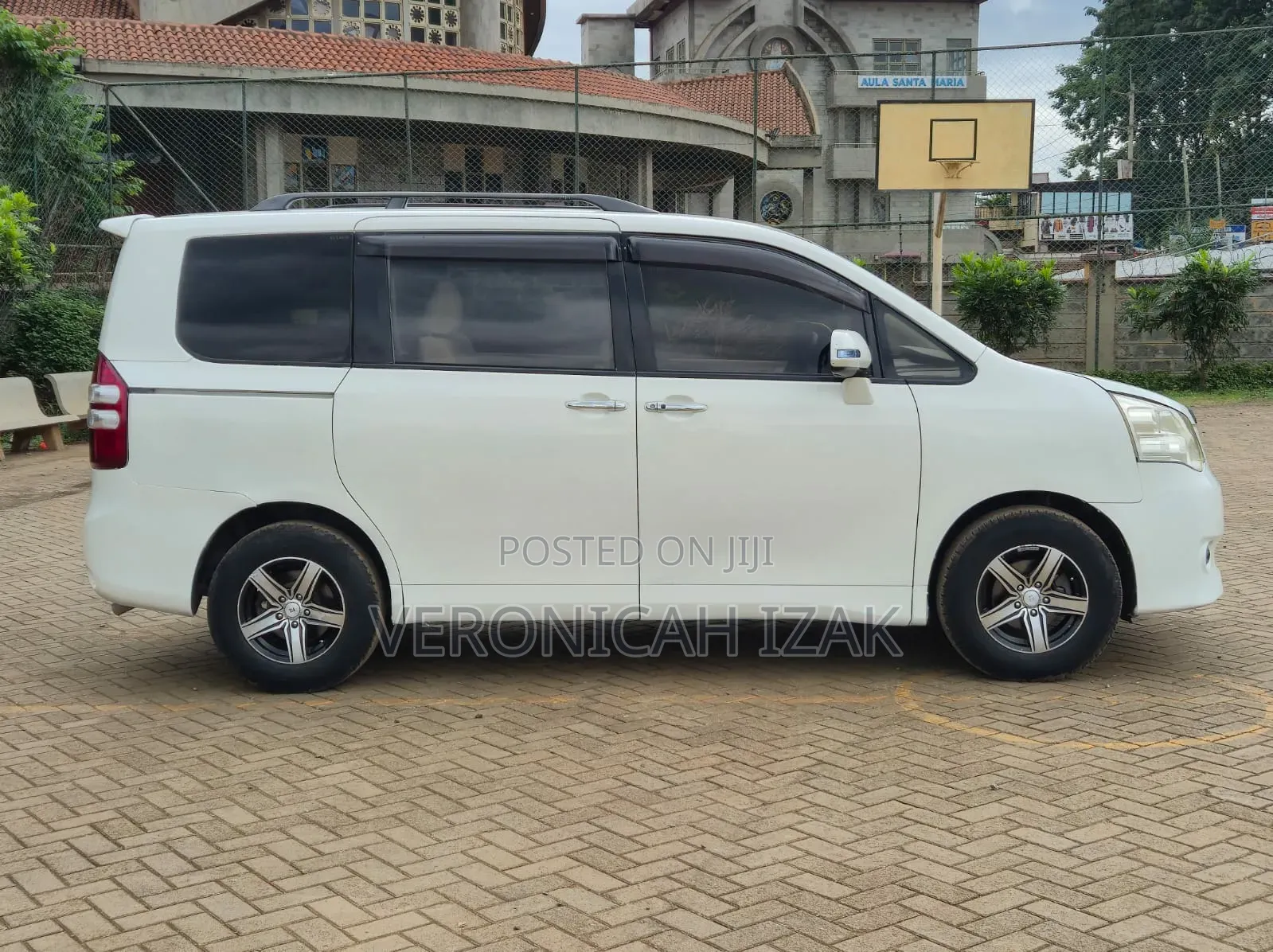 Toyota Noah 2011 White