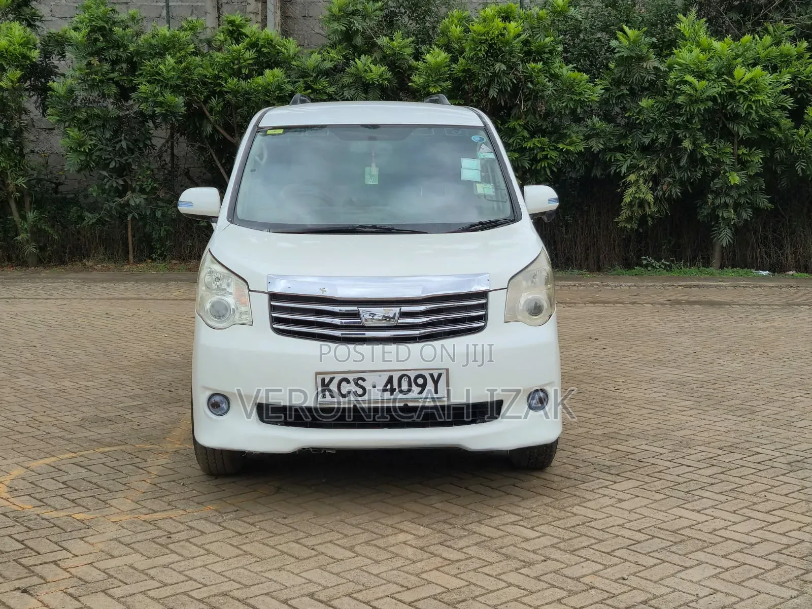 Toyota Noah 2011 White