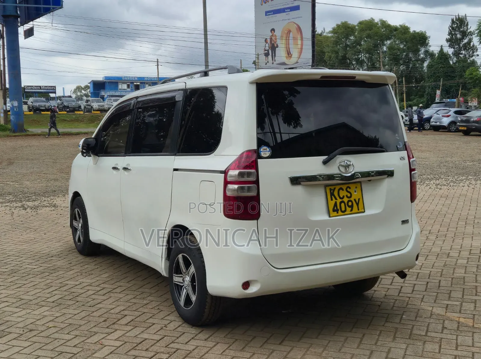 Toyota Noah 2011 White