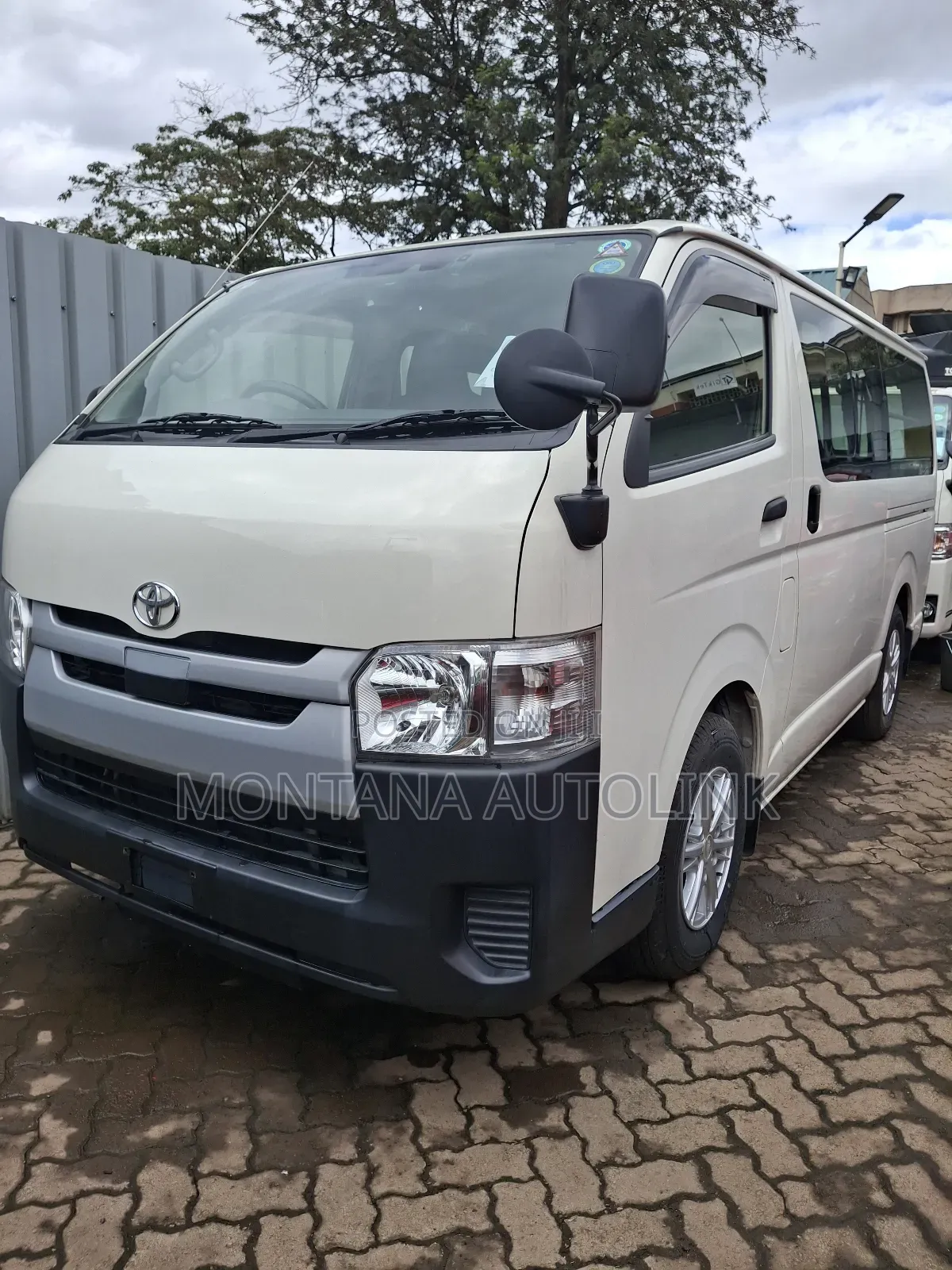 Toyota HiAce 2019 White