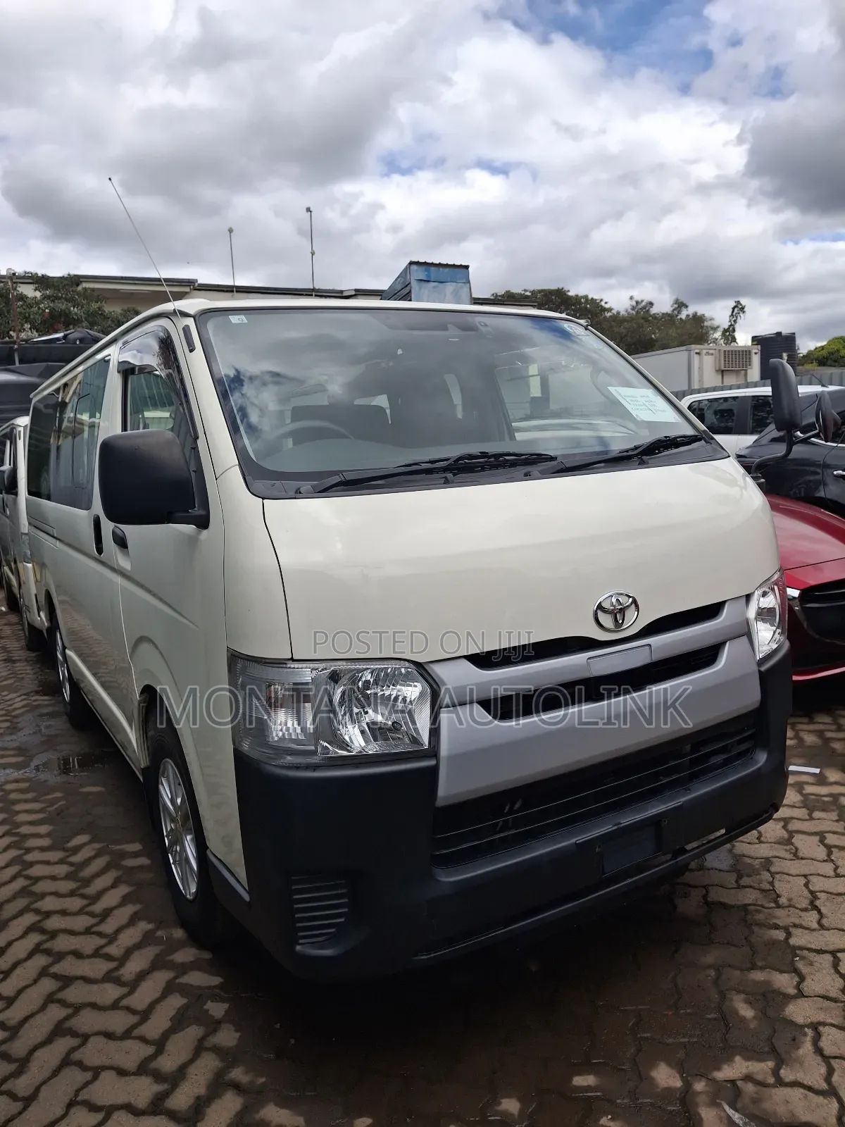 Toyota HiAce 2019 White