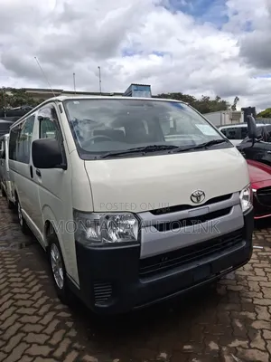 Toyota HiAce 2019 White