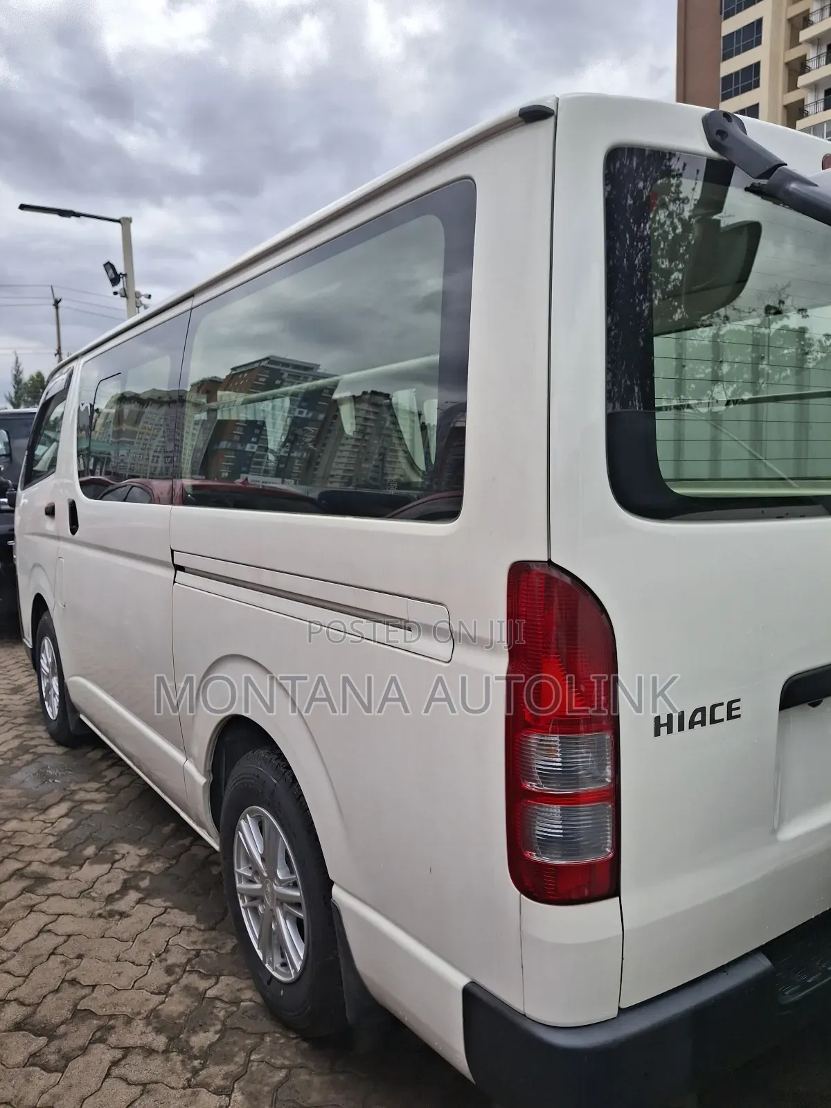 Toyota HiAce 2019 White