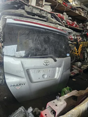 Toyota Roomey Boot/Tailgate