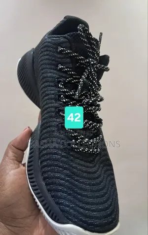 Clean Creme Sneakers