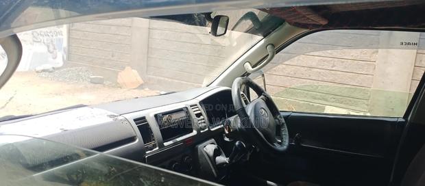 Toyota HiAce 2011 White - thumbnail 3