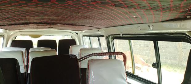 Toyota HiAce 2011 White - thumbnail 4