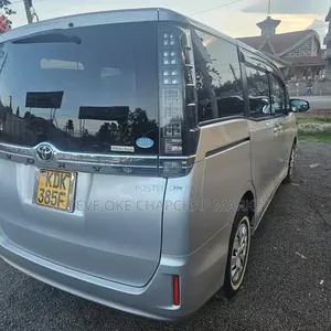 Toyota Voxy 2015 Silver
