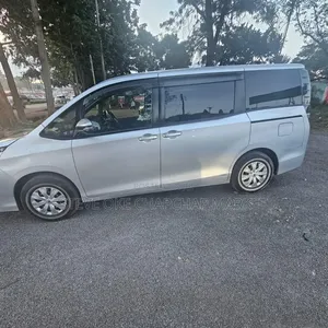 Toyota Voxy 2015 Silver