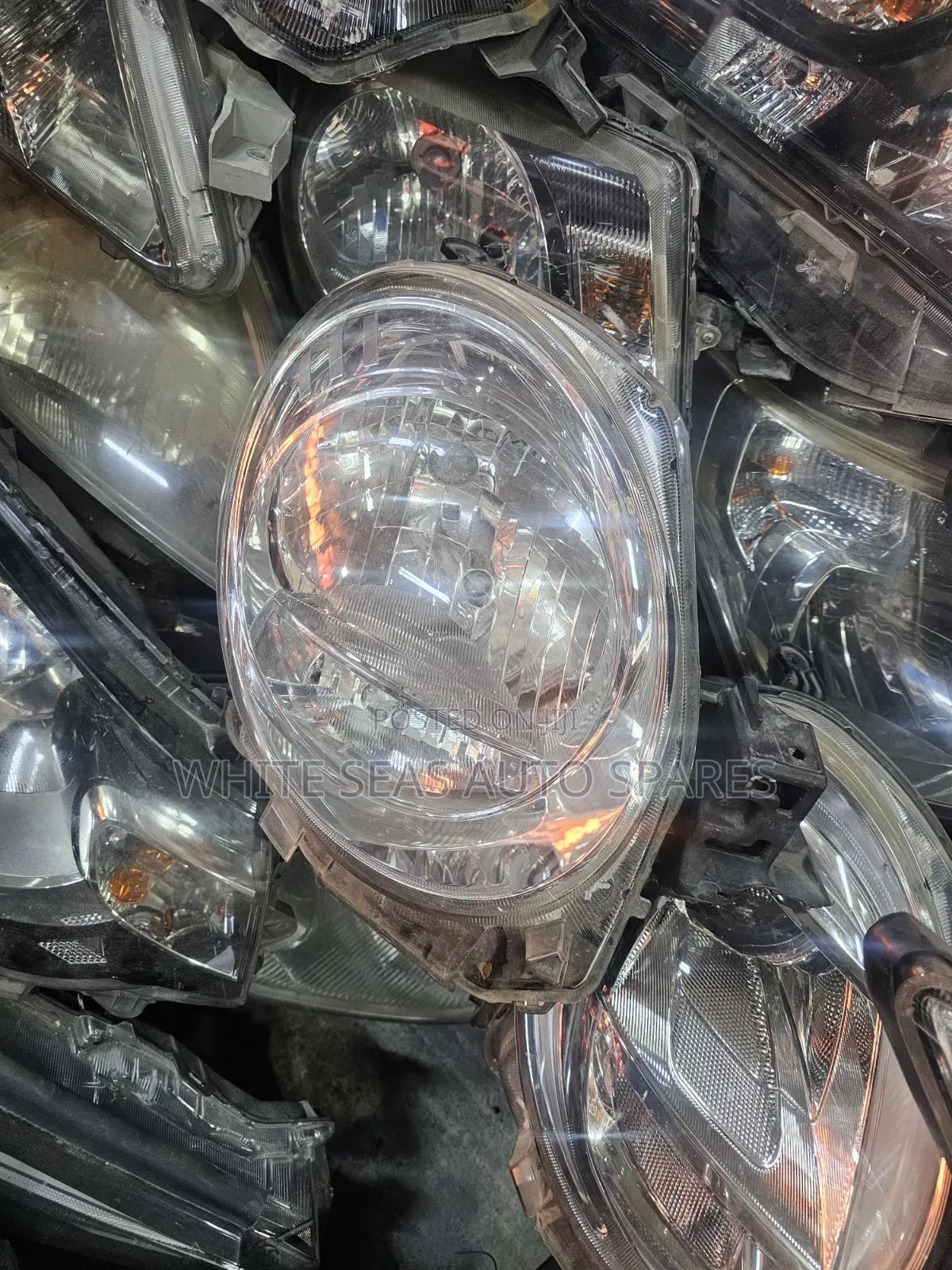 Daihatsu Cast Headlight