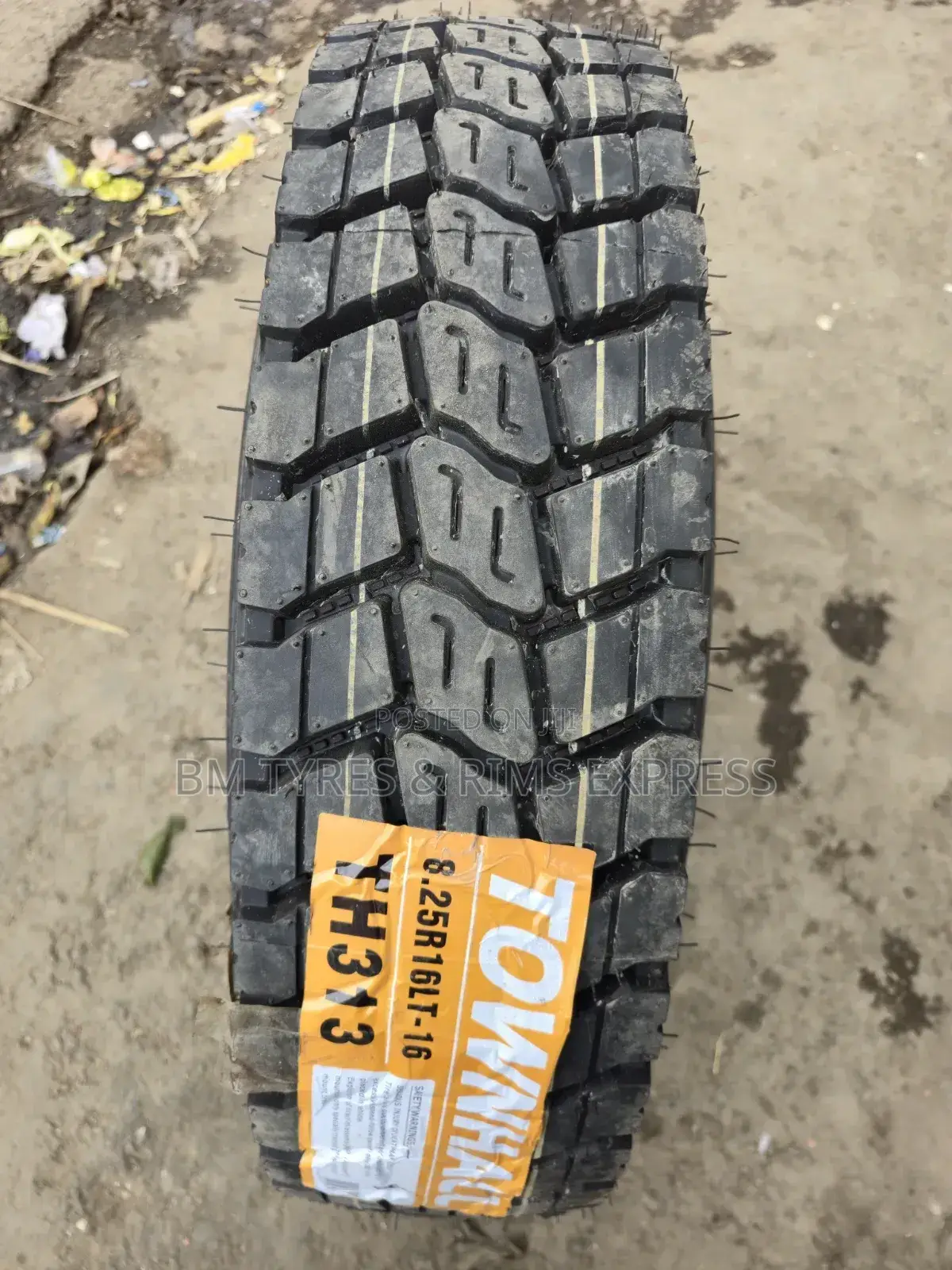 825 R16 Townhall Tires (Diff)