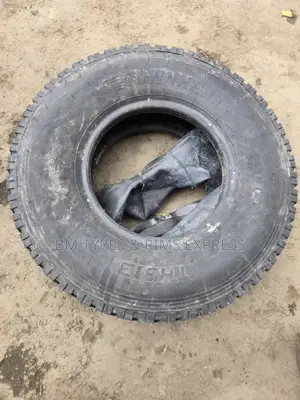 825 R16 Townhall Tires (Diff)